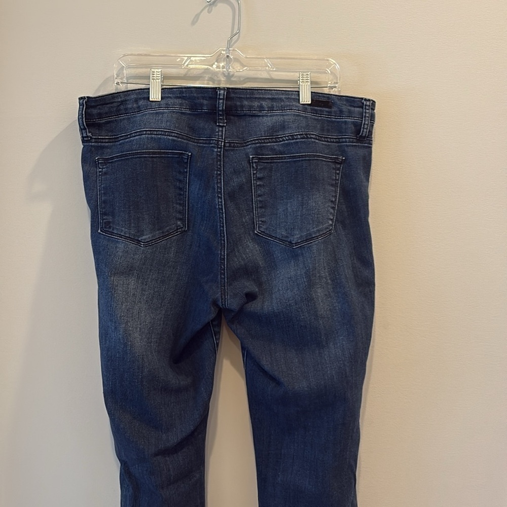 Kut from the Kloth - Baby Bootcut Women's Jeans. Size 14 - Picture 7 of 13